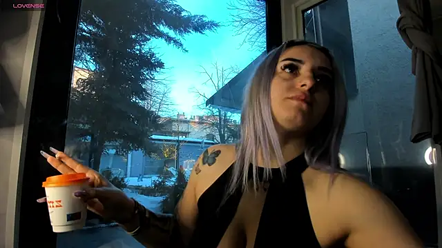 Ella Vee online show from February 25, 5:17 am