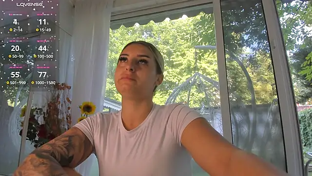 Ella Vee online show from June 29, 5:47 am