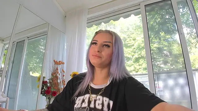 Ella Vee online show from July 21, 6:03 am