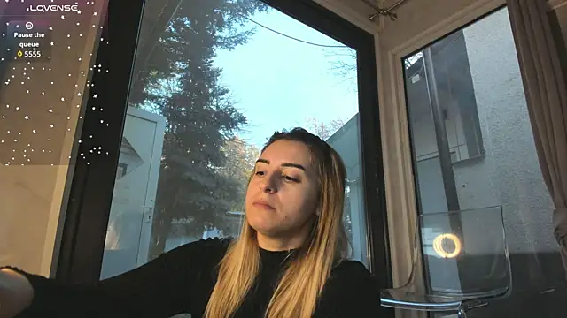 Ella Vee online show from November 25, 5:42 am