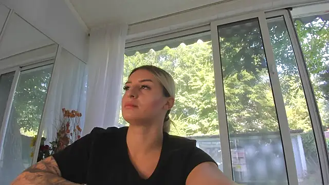 Ella Vee online show from July 17, 6:29 am