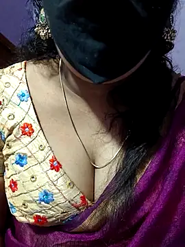 luci-queen online show from September 24, 4:44 am