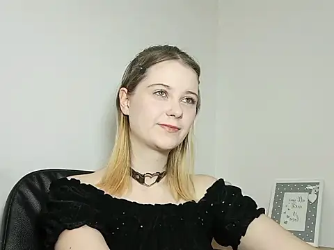 Snapshot of LydiaYoung chatting on September 25, 6:06 pm LydiaYoung online show from September 25, 6:06 pm