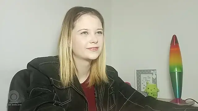 Snapshot of LydiaYoung chatting on October 13, 6:10 pm LydiaYoung online show from October 13, 6:10 pm