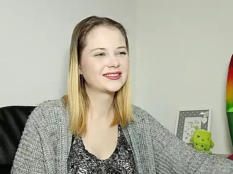 Snapshot of LydiaYoung chatting on October 7, 6:12 pm LydiaYoung online show from October 7, 6:12 pm