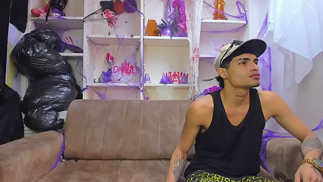 Snapshot of Pleasure_Take chatting on October 21, 9:08 pm Pleasure Take online show from October 21, 9:08 pm
