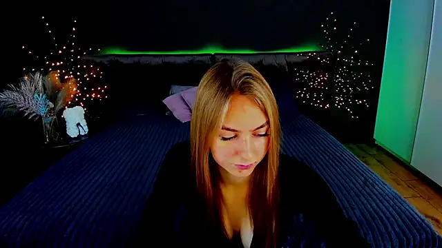 Snapshot of MilaAddams chatting on October 16, 5:43 am MilaAddams online show from October 16, 5:43 am