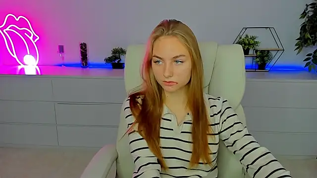 Snapshot of MilaAddams chatting on October 9, 5:33 am MilaAddams online show from October 9, 5:33 am