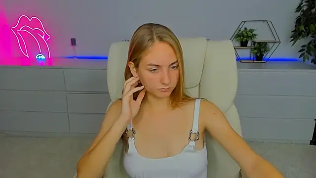 Snapshot of MilaAddams chatting on September 24, 5:50 am MilaAddams online show from September 24, 5:50 am