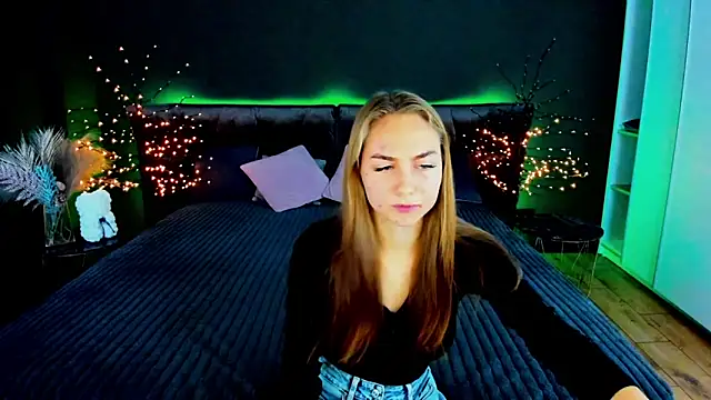 Snapshot of MilaAddams chatting on October 10, 5:45 am MilaAddams online show from October 10, 5:45 am