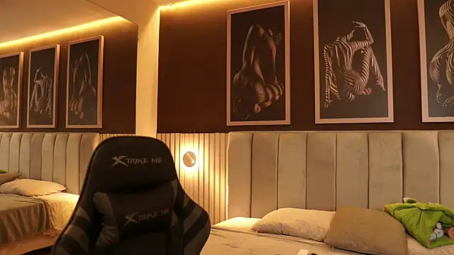 Tayler Kim online show from September 17, 4:27 pm