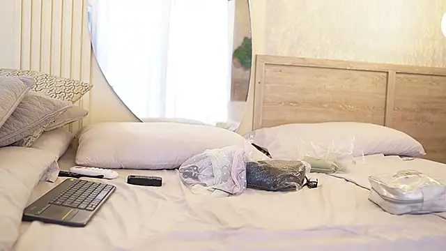 Tayler Kim online show from October 13, 7:38 pm