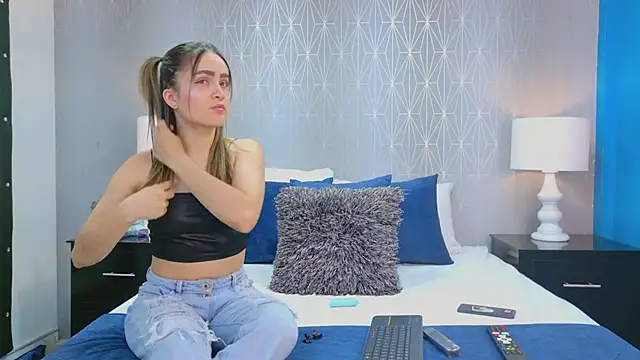 ZoeWilliis online show from February 17, 12:59 pm