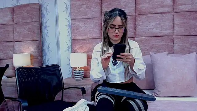 ZoeWilliis online show from September 17, 12:36 pm