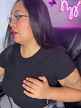 latina curvy22 online show from September 16, 6:16 pm