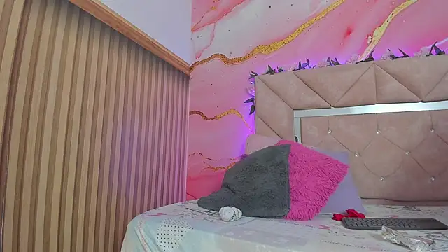 Taylor oriana  online show from November 20, 11:00 am