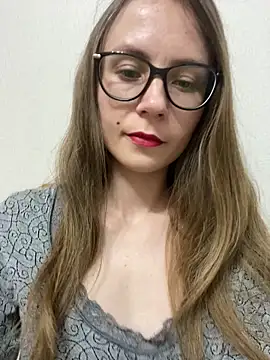 Snapshot of SophieDesire chatting on September 18, 8:29 pm SophieDesire online show from September 18, 8:29 pm