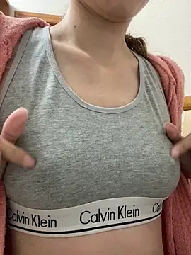 Snapshot of SophieDesire chatting on September 27, 10:28 pm SophieDesire online show from September 27, 10:28 pm