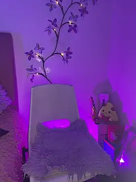 LindaWz  online show from May 30, 8:34 am