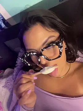 alilith online show from February 12, 8:32 pm