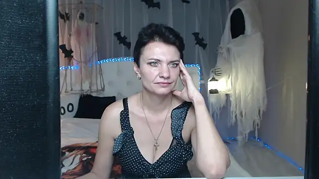 AvaSaturnian online show from October 23, 12:55 pm