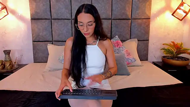 Roseaurora online show from May 30, 10:57 am