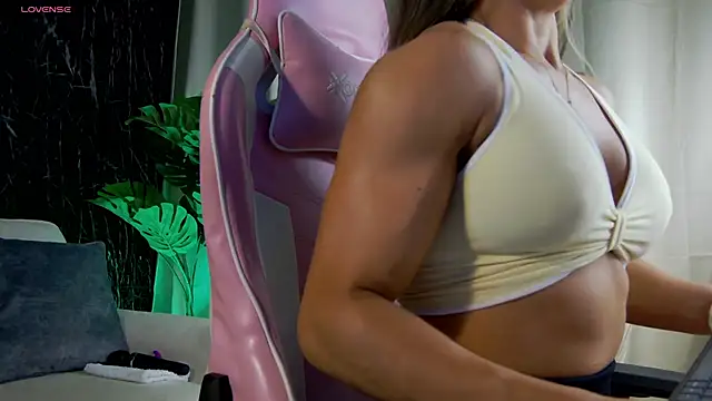 Emily Foxx01 online show from April 14, 11:49 pm