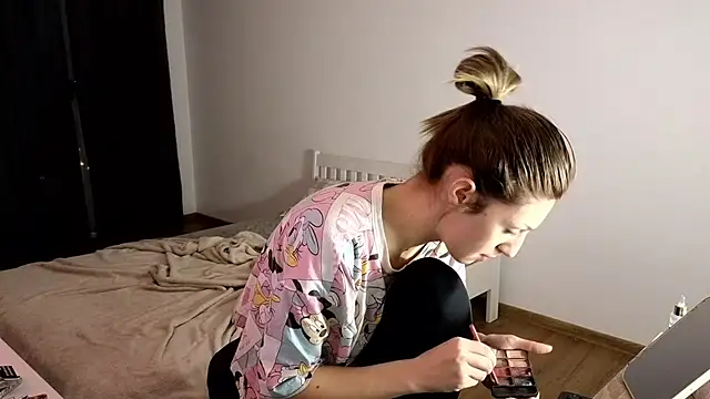 crystalxx18 online show from November 28, 3:42 am