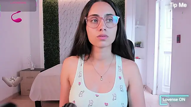 sofiapalacioss online show from March 27, 7:25 pm