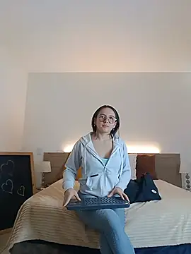 Bella Sumers online show from July 6, 3:47 pm