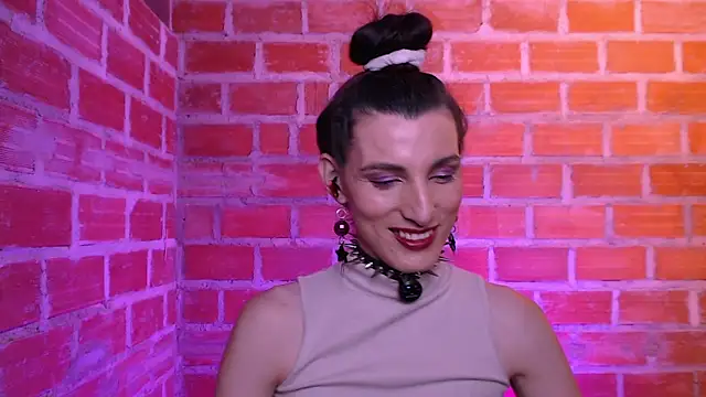 Moira-Hot online show from February 28, 12:10 am