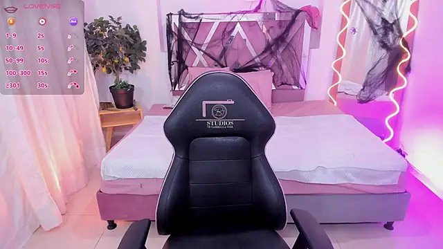 Kenndal tay online show from October 21, 7:18 pm