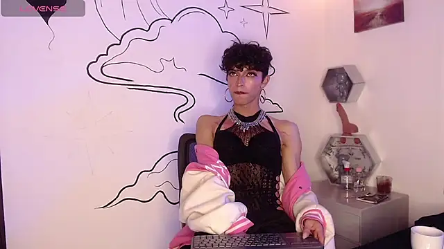 Trinity Knox online show from October 29, 7:05 pm