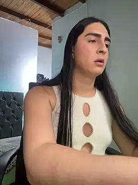 lola diez online show from April 6, 10:00 pm