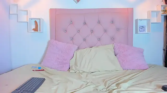 Mia Suarezzz online show from December 18, 2:38 am