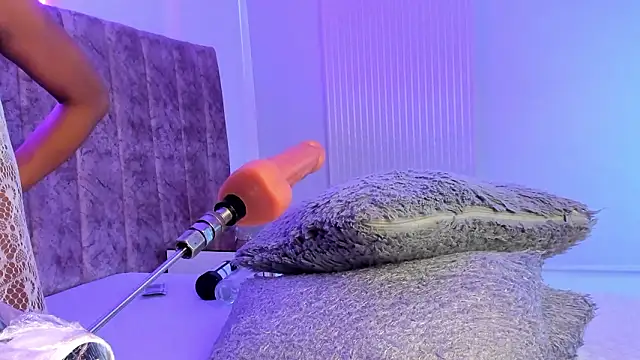 Ambeer fox  online show from March 6, 2:01 pm