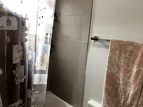 littyleesh1 online show from October 14, 5:26 pm