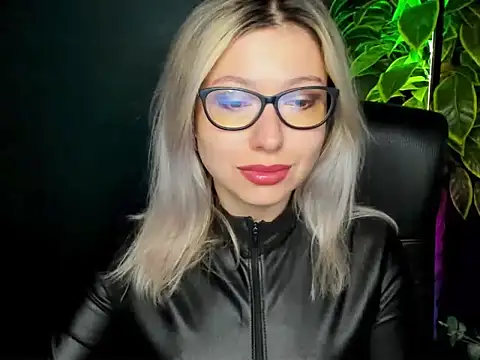 loveHeidi online show from September 15, 4:21 am