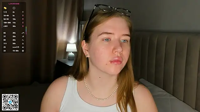 Snapshot of AlinaSollman chatting on October 22, 4:06 am AlinaSollman online show from October 22, 4:06 am