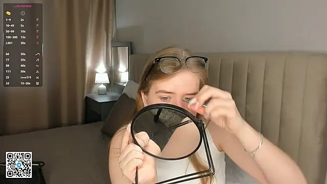 Snapshot of AlinaSollman chatting on October 23, 4:51 am AlinaSollman online show from October 23, 4:51 am