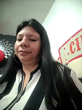 Snapshot of kinky_momm chatting on October 22, 2:11 pm kinky momm online show from October 22, 2:11 pm