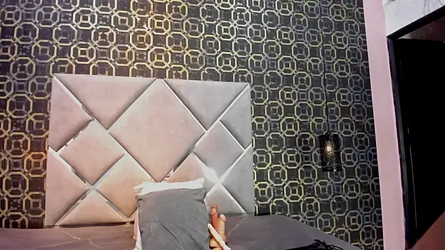 MiaaWestt online show from December 4, 2:30 pm