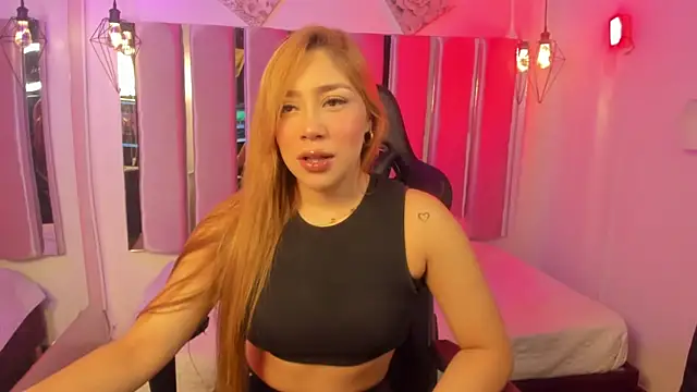 Issa Moon  online show from September 14, 11:46 pm