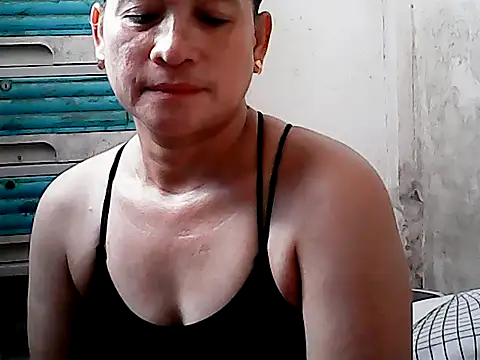 yoursPinayMama1682 online show from October 12, 11:51 pm