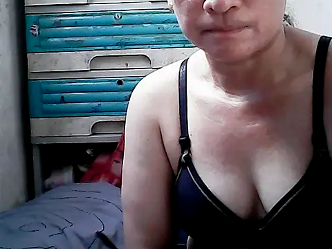 yoursPinayMama1682 online show from October 21, 11:31 pm