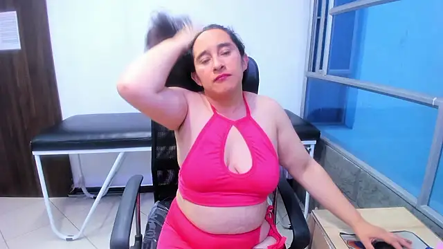 LeilaSmith  online show from January 8, 1:04 pm