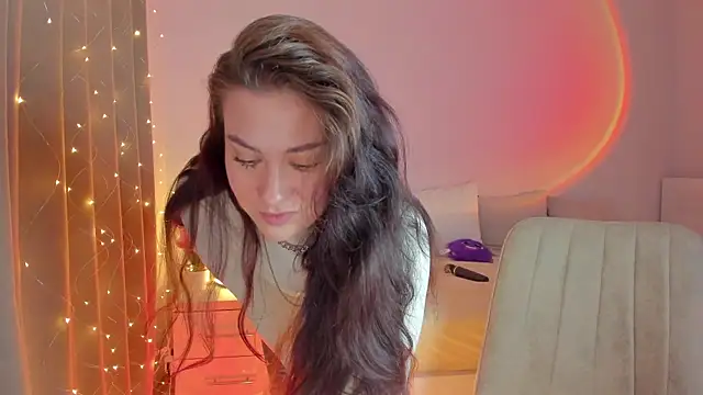 MiaKhallirae online show from December 15, 2:11 pm