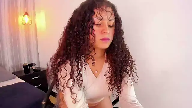 Sofiapassionne online show from October 24, 12:45 pm