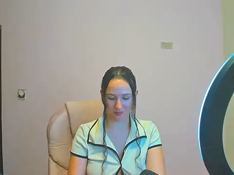 Snapshot of butterflyfree1 chatting on October 4, 9:41 pm butterflyfree1 online show from October 4, 9:41 pm