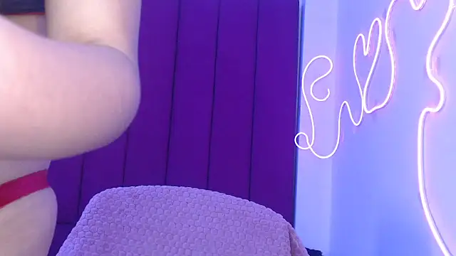 Mia2xsmith online show from July 14, 1:38 pm